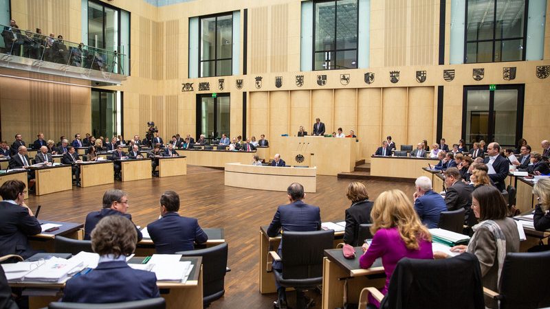 Almaniyada şəxsiyyət vəsiqəsində gender məlumatlarını dəyişmək SADƏLƏŞİR