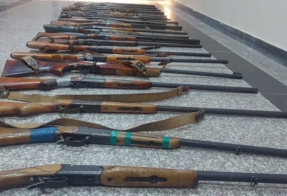 Polis vətəndaşlardan ötən gün 4 tüfəng təhvil götürüb