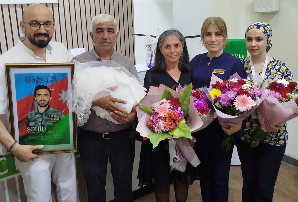 Şəhidin 29 ildən sonra dünyaya gələn bacısı... - FOTO