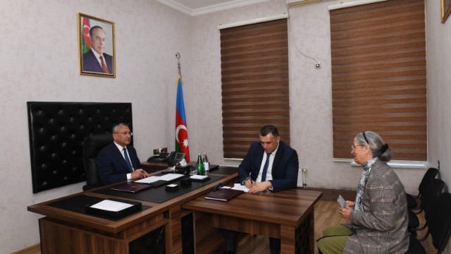 Komitə sədri vətəndaşların növbəti qəbulunu keçirib - FOTOLAR