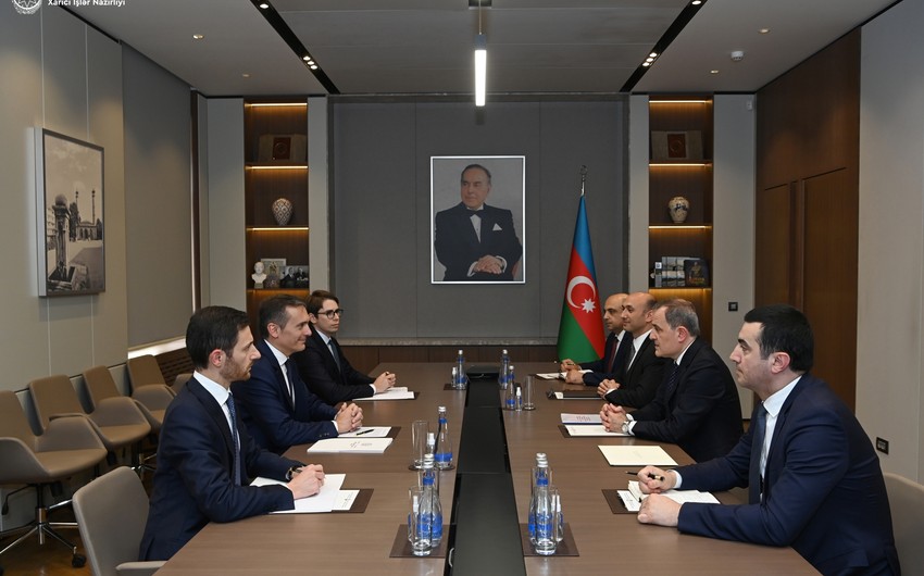 Yeni səfir etimadnaməsinin surətini nazirə təqdim etdi