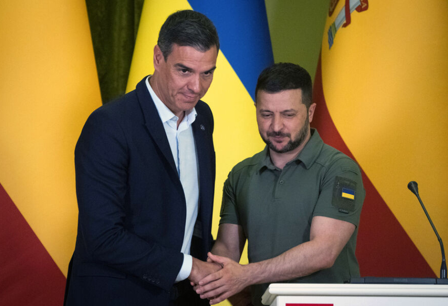 Zelenski İspaniyaya gedib