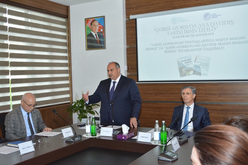 Rektor yeni çap olunmuş kitabların əhəmiyyətindən danışdı - FOTO