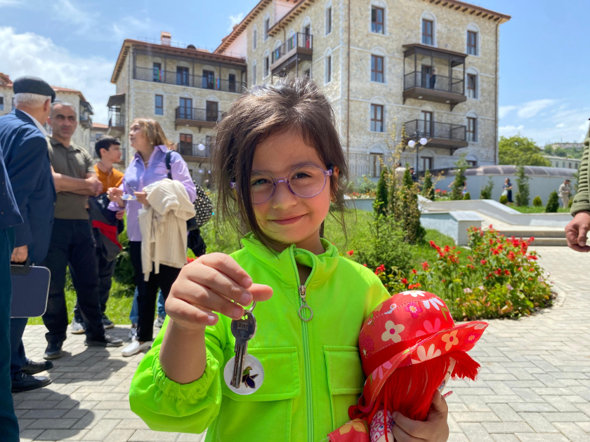 Doğma yurdlarına qayıdan şuşalılara evlərinin açarları təqdim edildi - FOTO