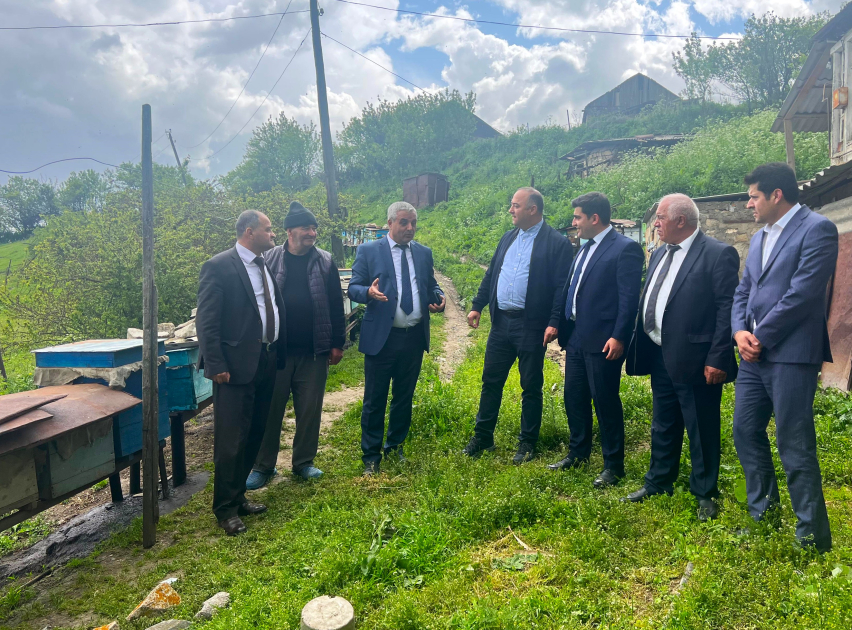 Aparat rəhbəri Daşkəsəndə vətəndaşları qəbul edib - Təsərrüfatlara başa çəkib