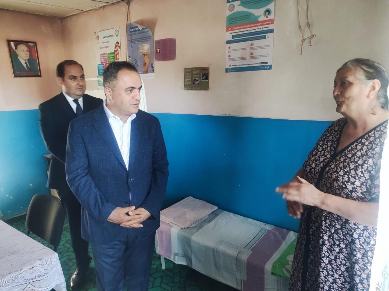 İcra başçısı vətəndaşların müraciətlərini yerində araşdırıb - FOTO