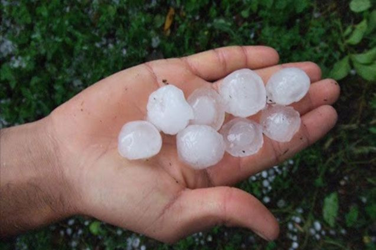 Azərbaycanın bəzi rayonlarına dolu düşüb