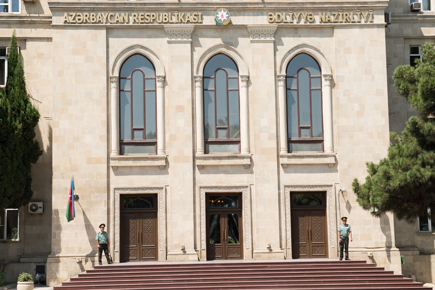 Ədliyyə Nazirliyinin işçilərinin sayı artırıldı