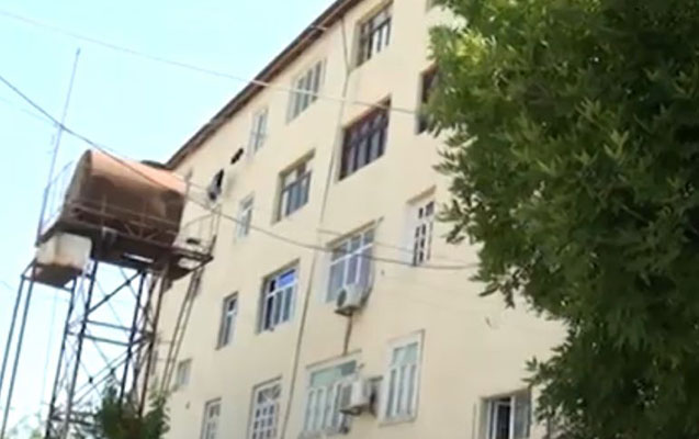 Yeni aldıqları evə baxırdılar, 2 yaşlı uşaqları yıxılıb öldü