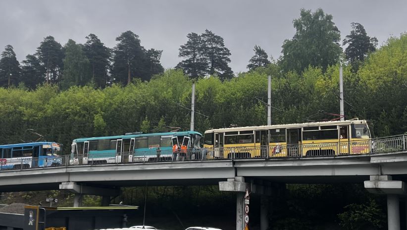 Rusiyada dəhşətli qəza: İnsanlar tramvaydan düşdülər - 90 yaralı