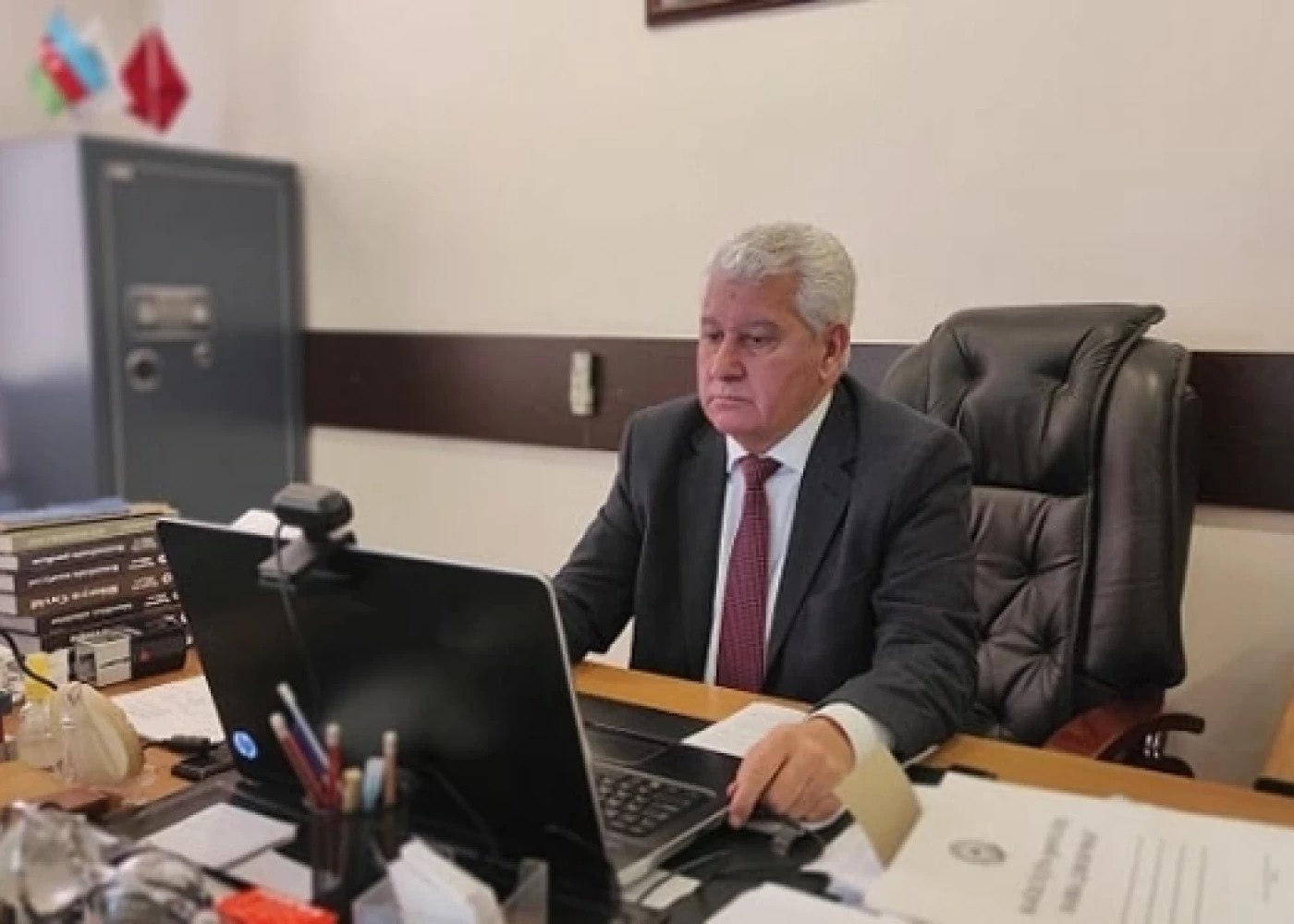 İnstitut direktoru İSTEFA VERDİ