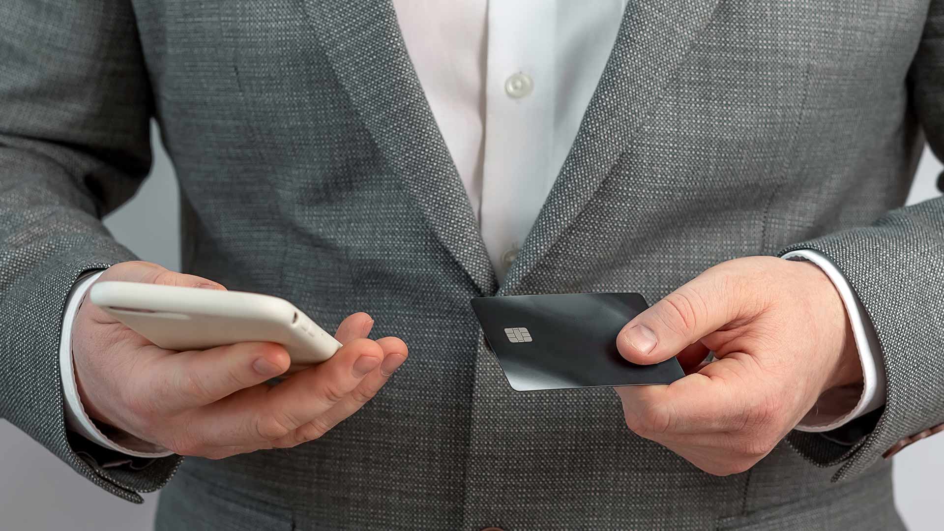 Daha bir nəfərin bank kartından iri məbləğ OĞURLANDI