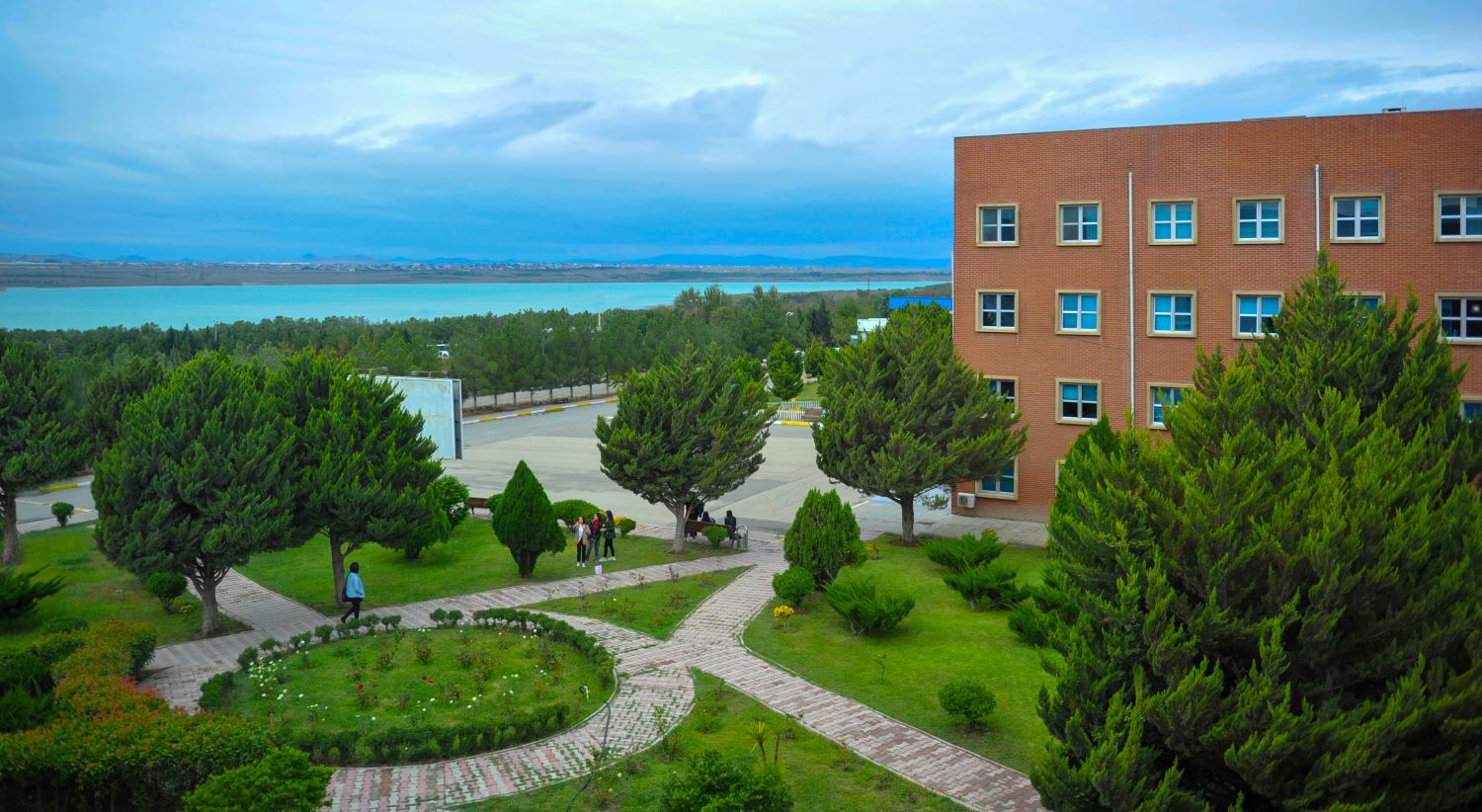 BMU-nun 6 tələbəsi “Zərif mühəndislər” təqaüdünə layiq görüldü