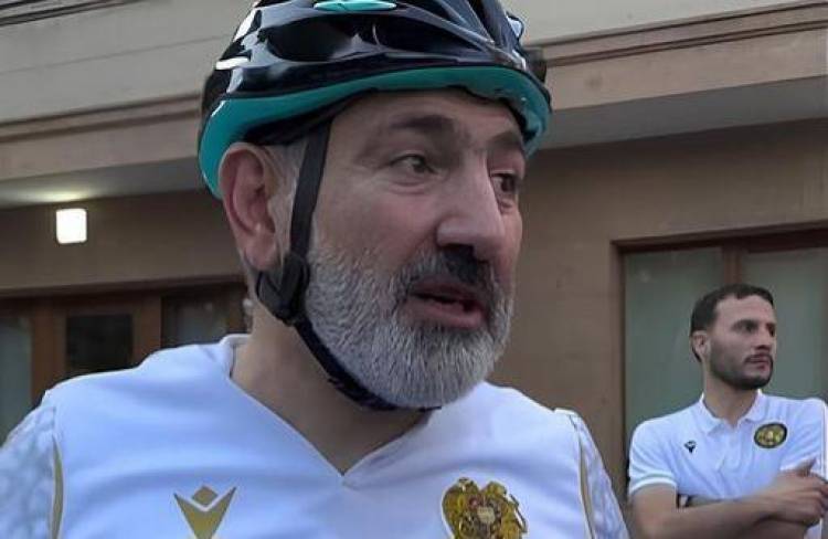 Paşinyan velosipedə mədhiyyə dedi - VİDEO