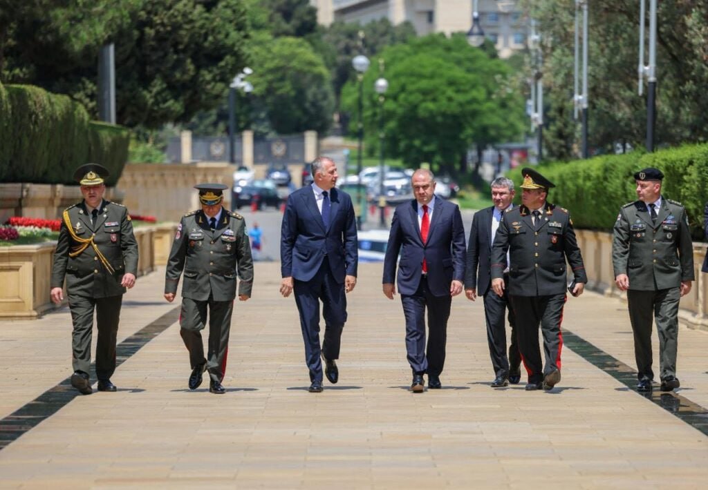 Gürcüstanın müdafiə naziri AZƏRBAYCANDA