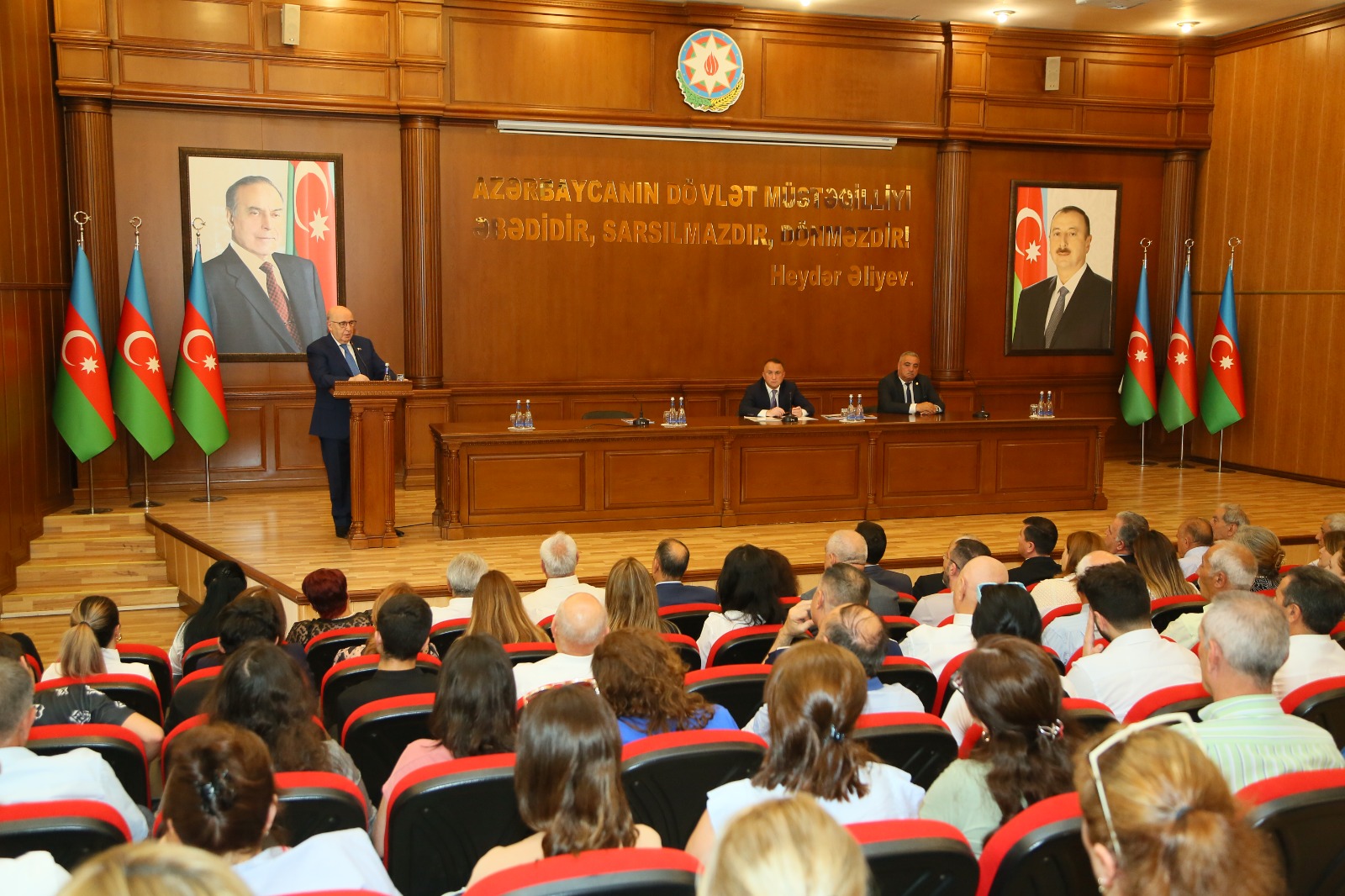 Əhliman Əmiraslanov Ağsaqqallar Şurasının hesabat konfransında iştirak edib