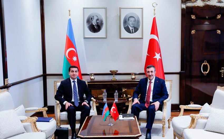 Hikmət Hacıyev Cevdet Yılmazla görüşdü