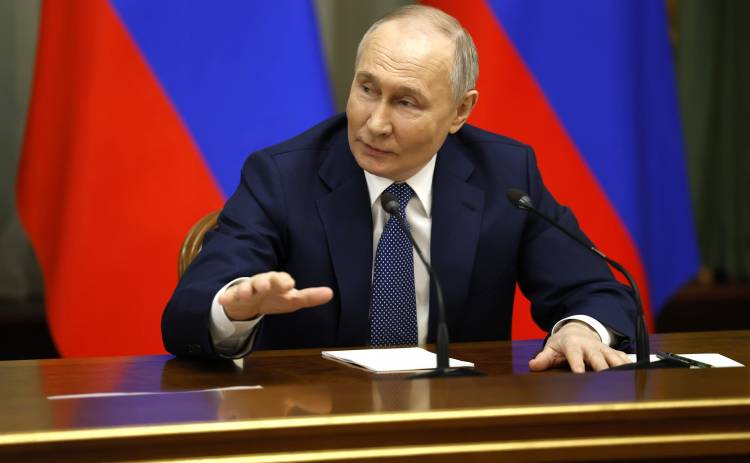 Putin hərbi rəhbərliklə fövqəladə iclas keçirib