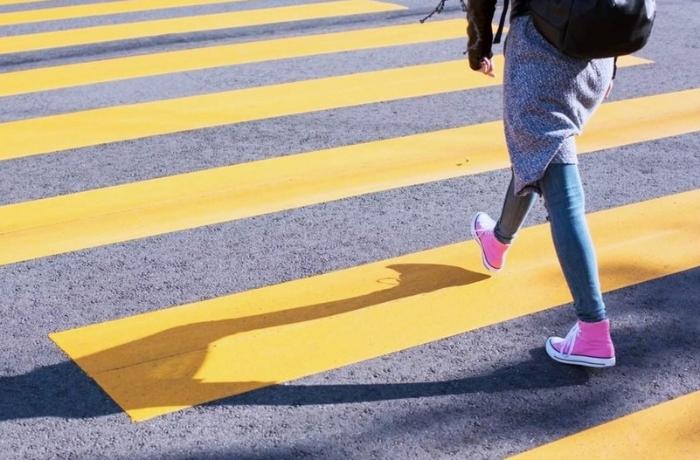Yolu keçən yeniyetməni maşın vurdu