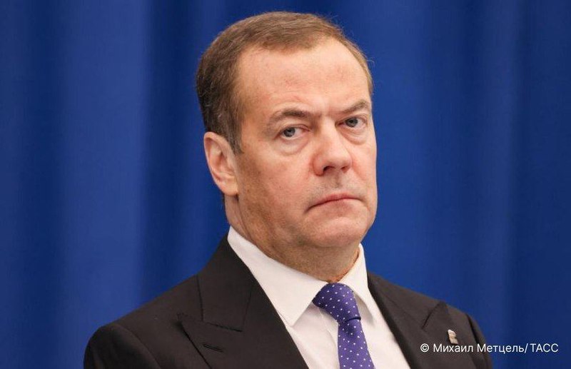 Bizə sanksiya tətbiq edənlərə maksimum zərər vurulmalıdır - Medvedev