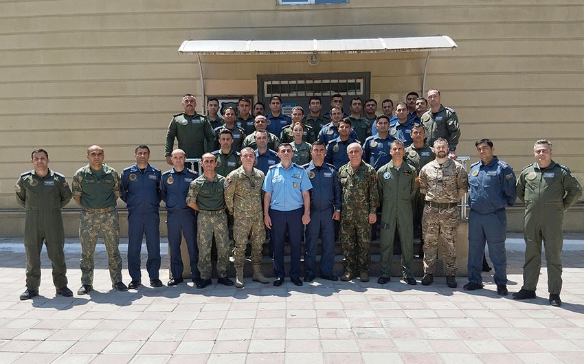 NATO-nun əməkdaşları HHQ-nin hərbçilərinə kurs keçir - FOTO