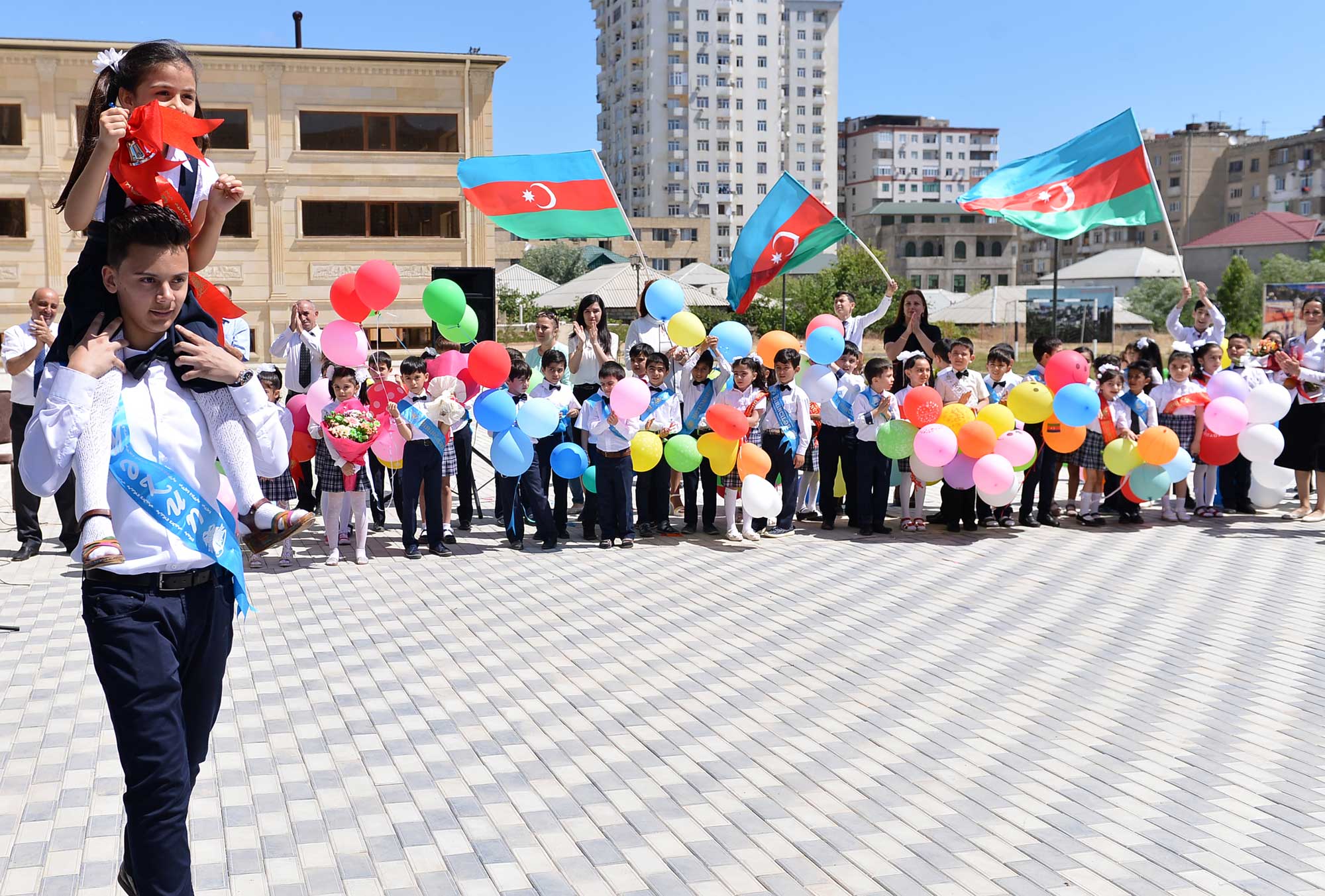Məktəbi bitirən şəhid övladları... - FOTOLAR