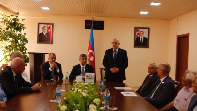 Əhliman Əmiraslanov Ağsaqqallar Şurasının hesabat konfransında - FOTOLAR