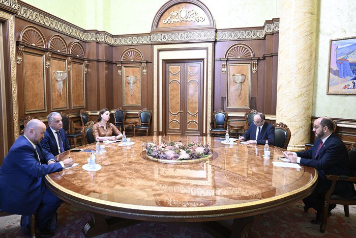 Paşinyanın aparat rəhbəri Aİ səfiri ilə görüşüb