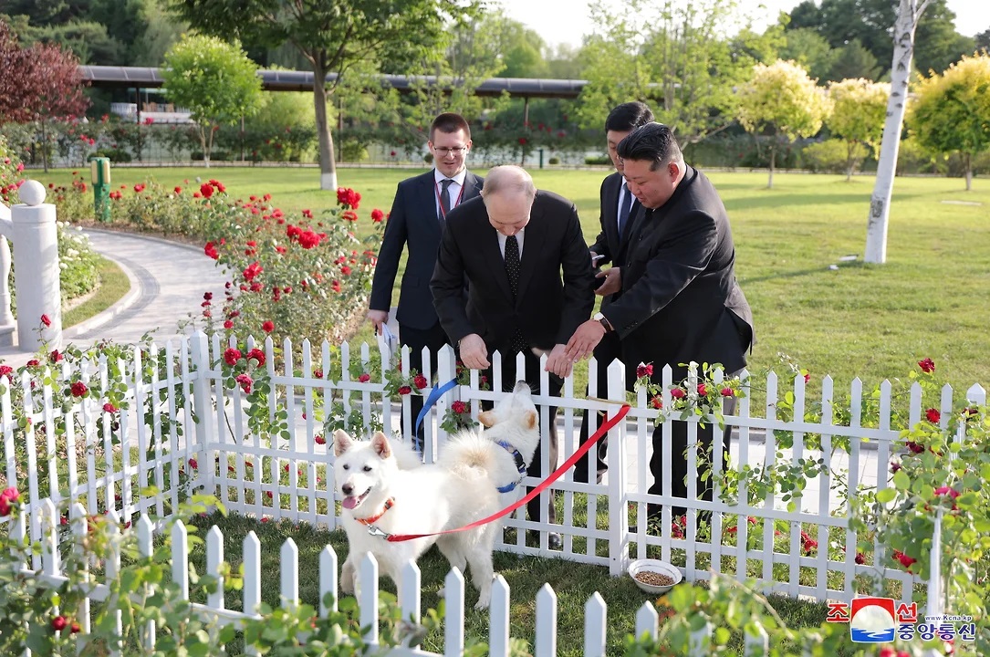 Putinə ov iti hədiyyə etdi
