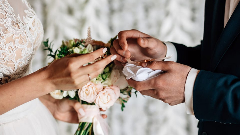 Deputat nikah yaşı ilə bağlı qadağaya qarşı çıxdı - Komitə sədrindən CAVAB