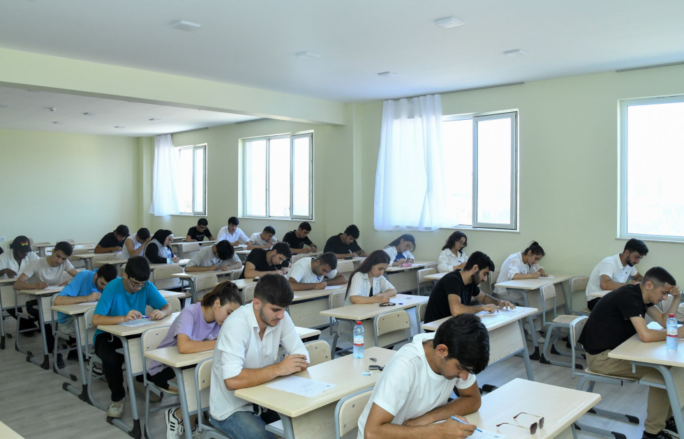 BMU-da imtahan sessiyası davam edir - FOTO