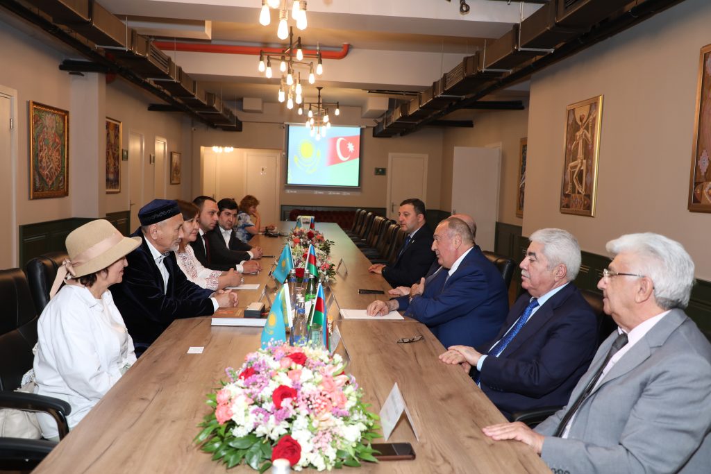 Qazaxıstan nümayəndə heyəti Ağsaqqallar Şurasında - FOTOLAR