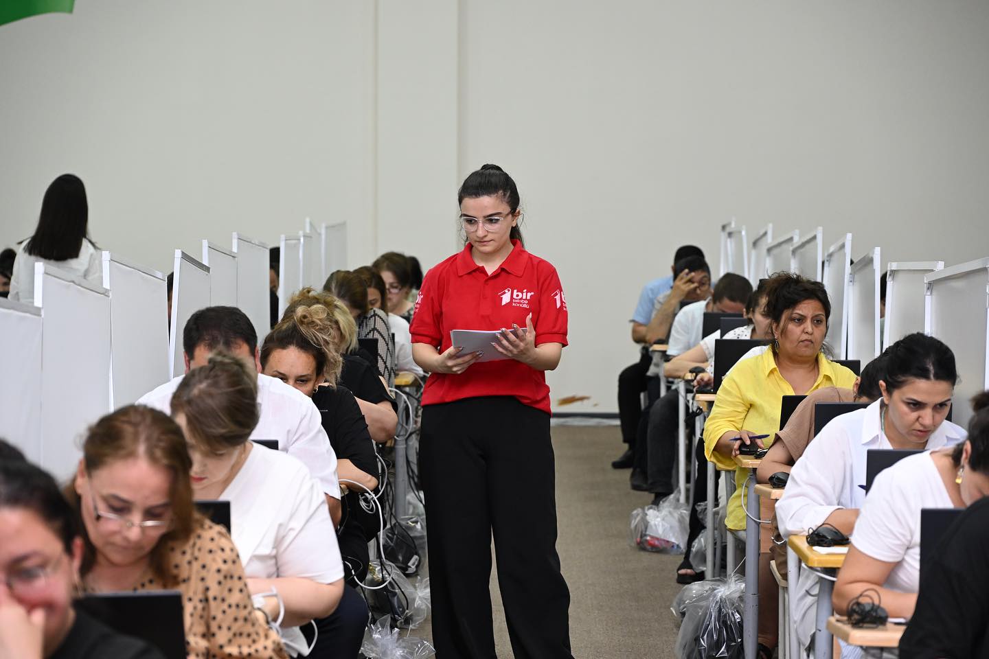 Xarici dil müəllimləri sertifikasiya imtahanı verirlər