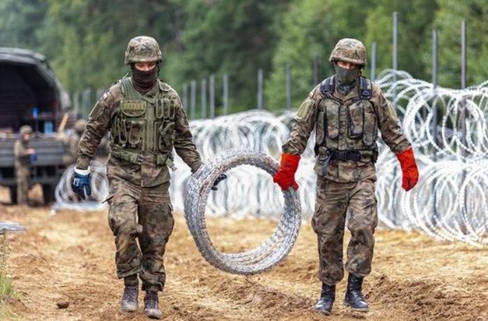 Polşa Belarusla sərhədi tam BAĞLAYA BİLƏR