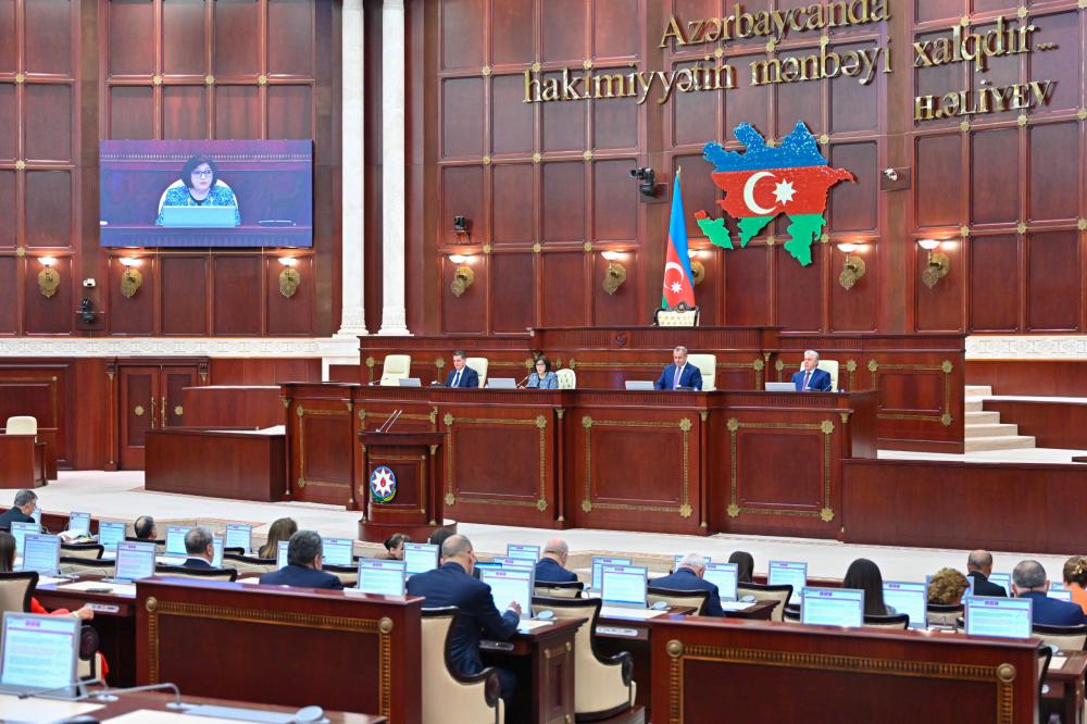 Milli Məclisin iclası başladı - 17 məsələ müzakirəyə çıxarıldı