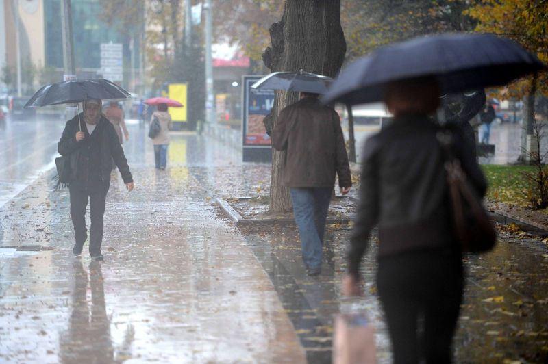 Rayonlarda leysan, Bakıda güclü külək... - Faktiki hava
