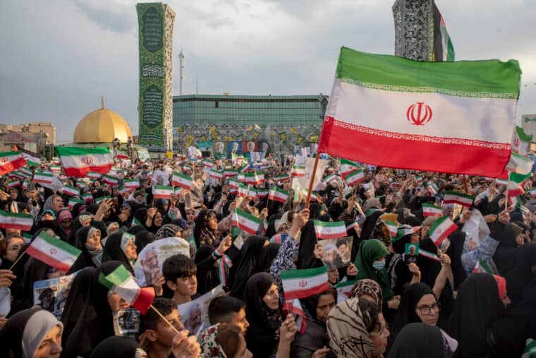 İranda seçki daha iki saat davam edəcək