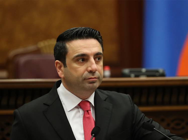 Simonyan Sankt-Peterburqa getməkdən qorxub 