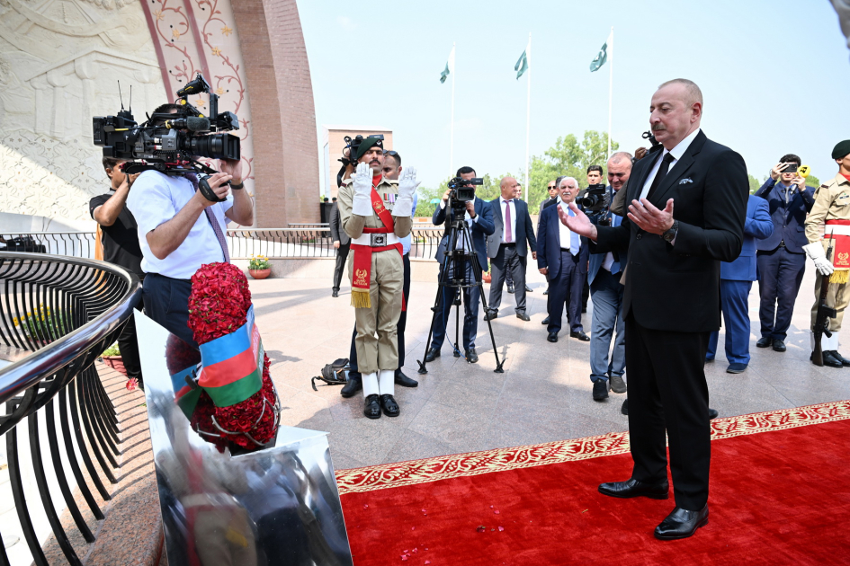 Prezident İslamabadda milli abidəni ziyarət etdi - FOTOLAR 
