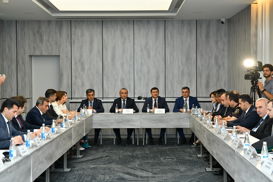 Ekoloji təmiz nəqliyyat vasitələri ilə bağlı Yol Xəritəsi müzakirə olundu