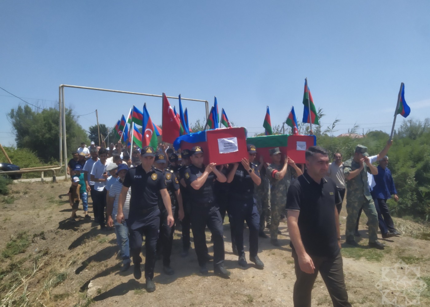 31 il əvvəl itkin düşən ana və övladının nəşinin qalıqları dəfn olunub