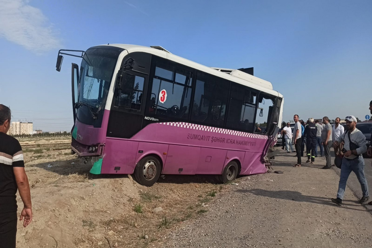 Sumqayıtda avtobus TIR-la toqquşdu - 11 nəfər yaralandı