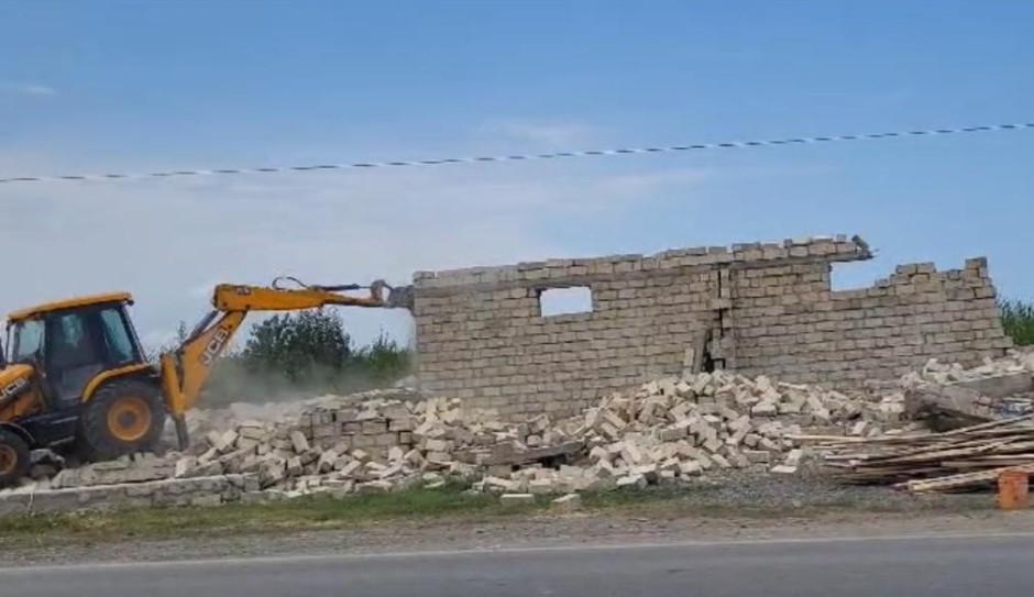 Qubada qanunsuz tikili söküldü - VİDEO