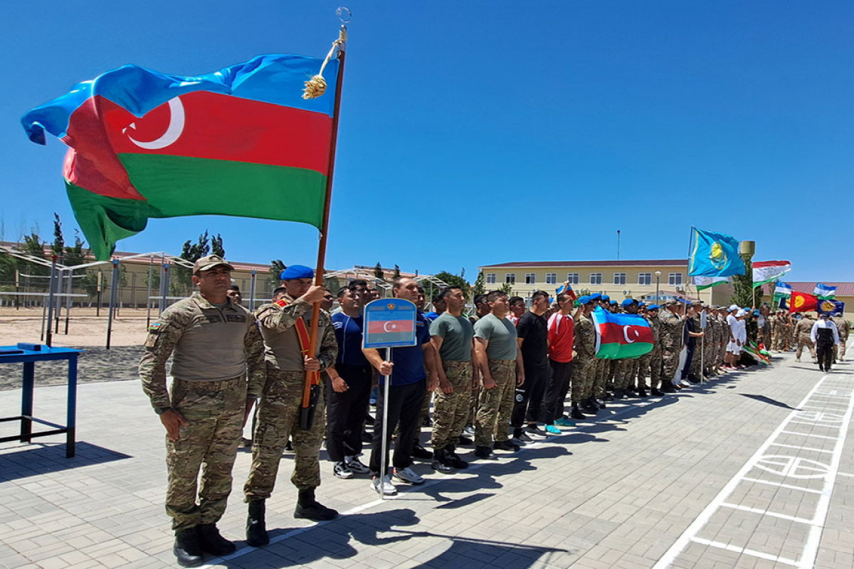 Hərbçilərə “Fəxri Fərman”lar verildi - FOTO