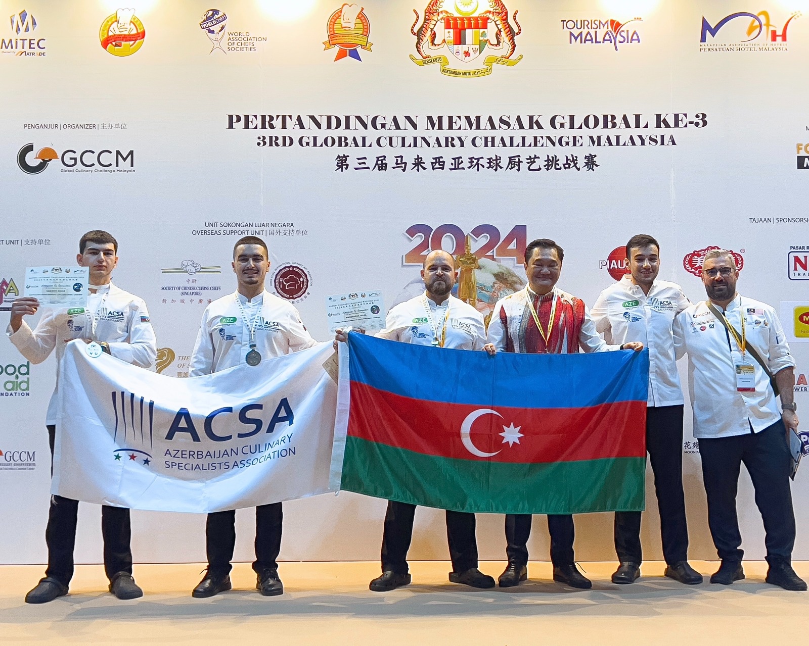 Azərbaycan gəncləri Malayziyadan qələbə ilə qayıtdı - FOTO