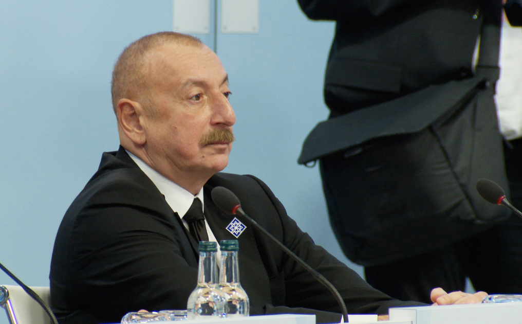 İlham Əliyev Zirvə toplantısının açılış plenar sessiyasında
