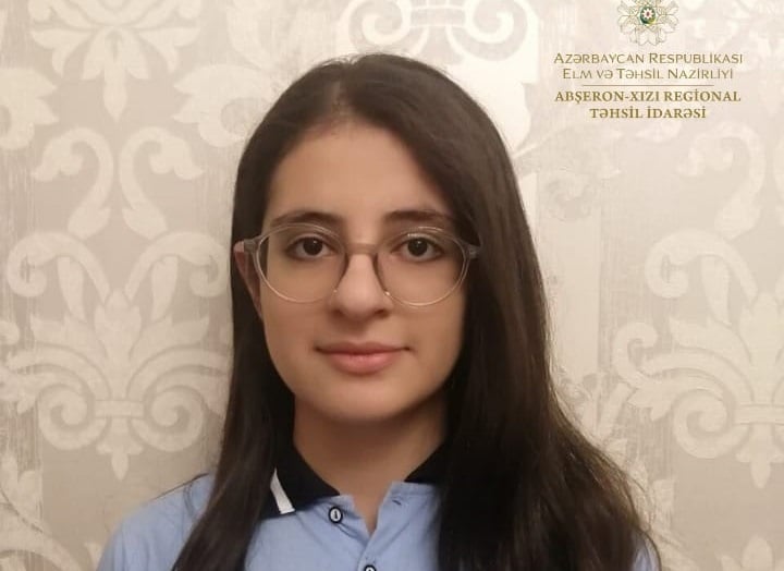 700 bal toplayan Şəbnəmin FOTOSU