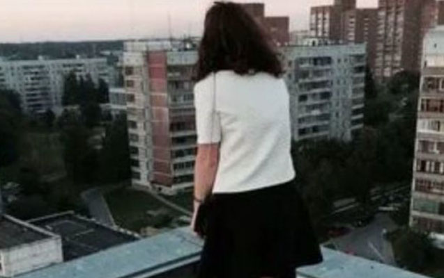 Xırdalanda 22 yaşlı qadını binadan atdılar - Əri tutuldu