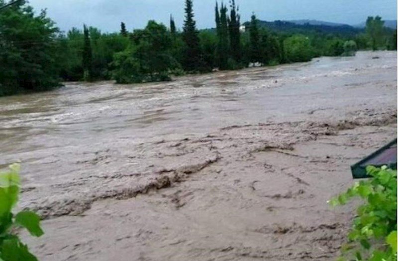 Leysan yağıb, çaylardan sel keçib - FAKTİKİ HAVA