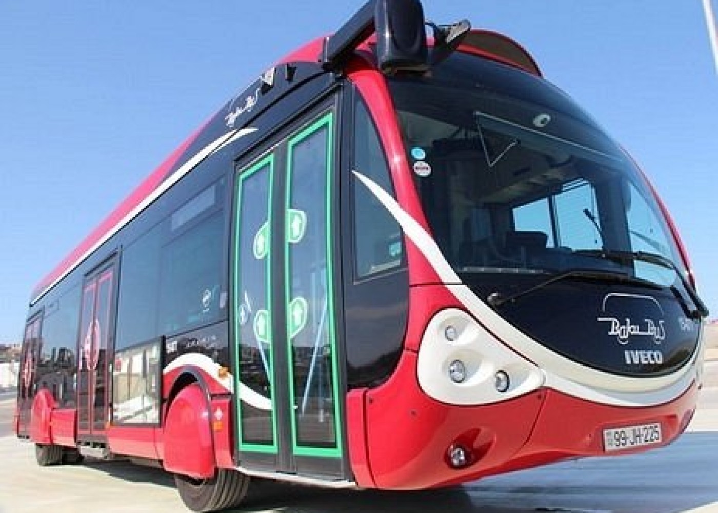 Bakıda 2 avtobus toqquşdu - Xəsarət alanlar var